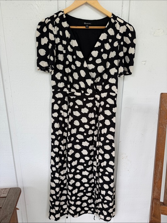 Versona Dresses & Skirts - Versona Black & White Polka Dot Wrap Midi Dress